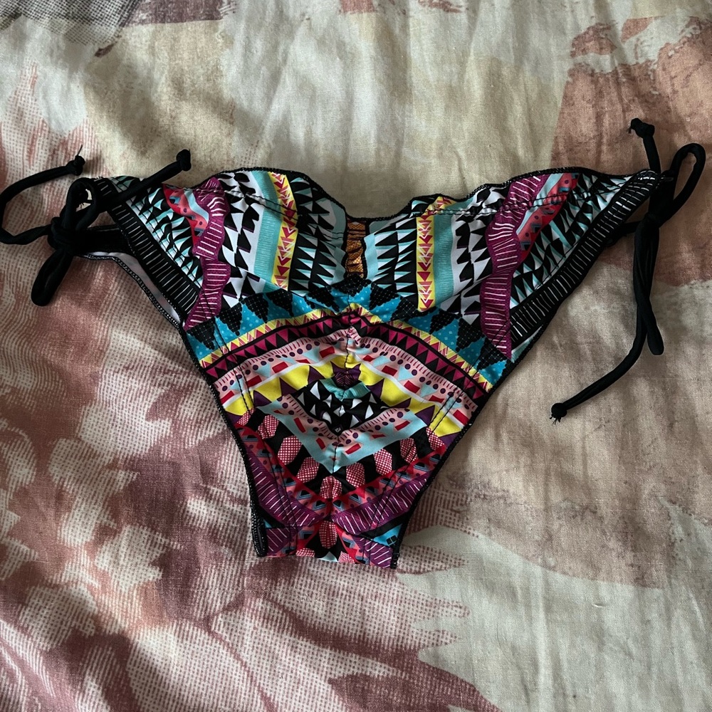 La hearts bikini bottom 5 for $10 - Picture 3 of 3